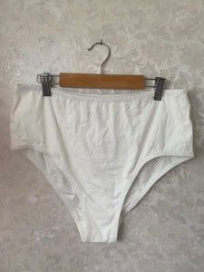 Large April Brief - Cream