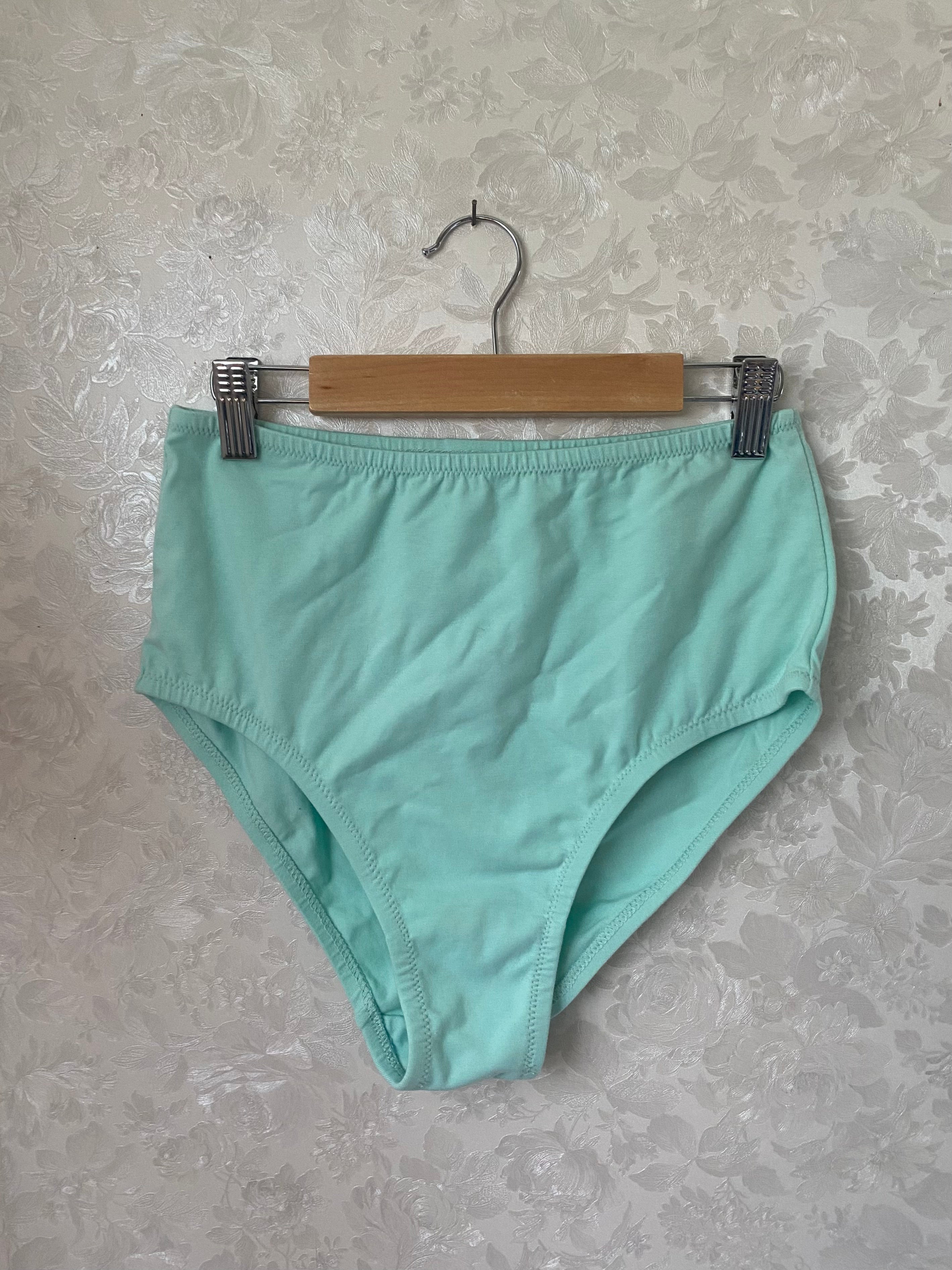 Small April Brief - Mint